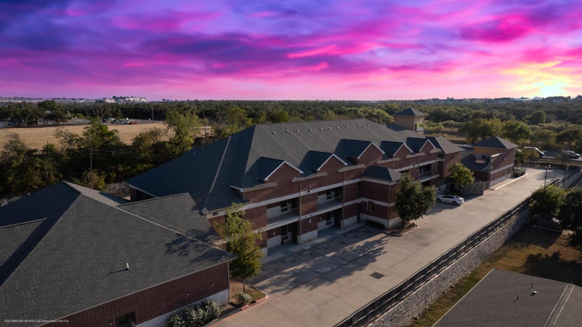 Texas Bungalows Hotel & Hotel Que At Lakeline Austin Cedar Park Exterior photo